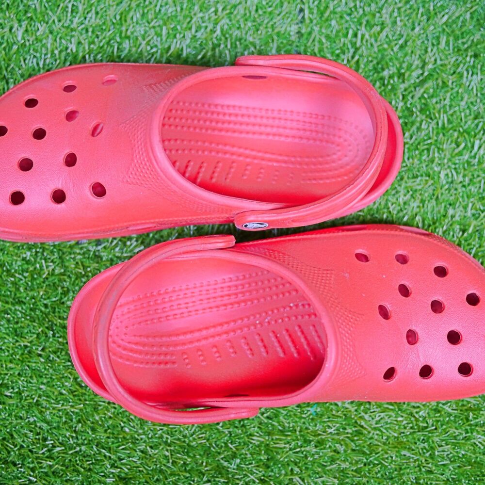 Crocs Classic Clogs - Varsity Red Colorway - Men's 8-9 (Large) Women's 10-11 - Picture 5 of 7